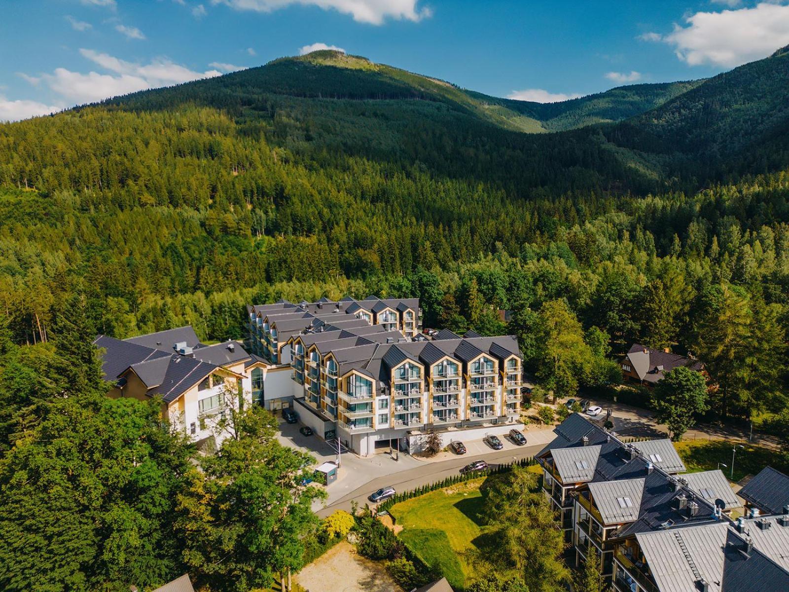 Green Mountain 5* Hotel Karpacz Ngoại thất bức ảnh Aerial view of the resort
