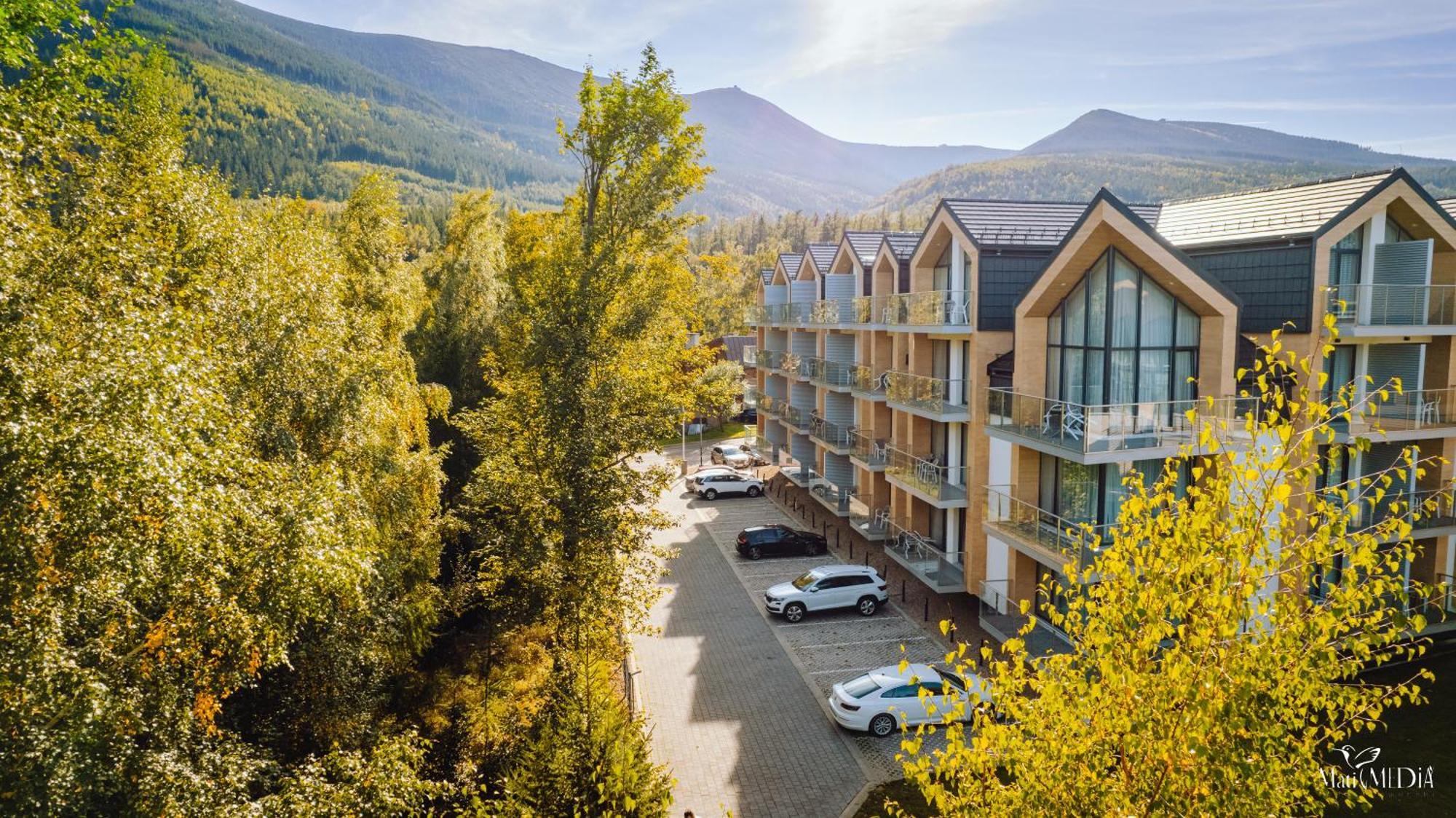 Green Mountain 5* Hotel Karpacz Ngoại thất bức ảnh Residential complex in the village